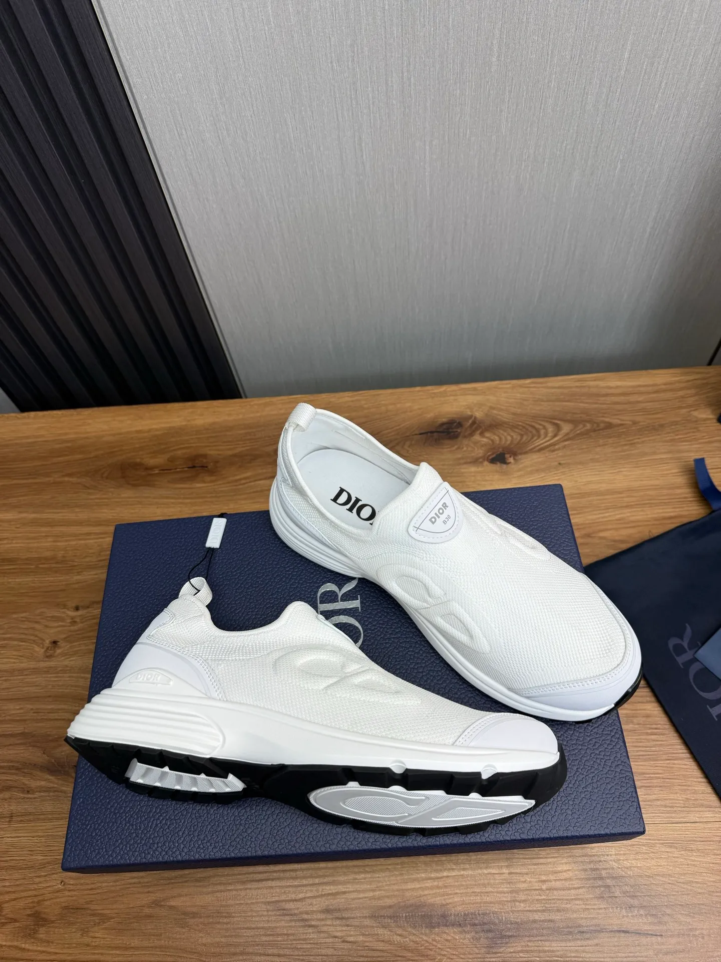 Men's shoes 💰580💰 Dior Dior B30 latest hot model shipped, original 1:1 manufacturing ▪️ Fabric: Original custom fly woven ▪️ Lining: Imported breathable mesh ▪️ Sole: Original molded non-slip outsole ▪️ Size: 38-45 (custom-made 45 non-returnable)